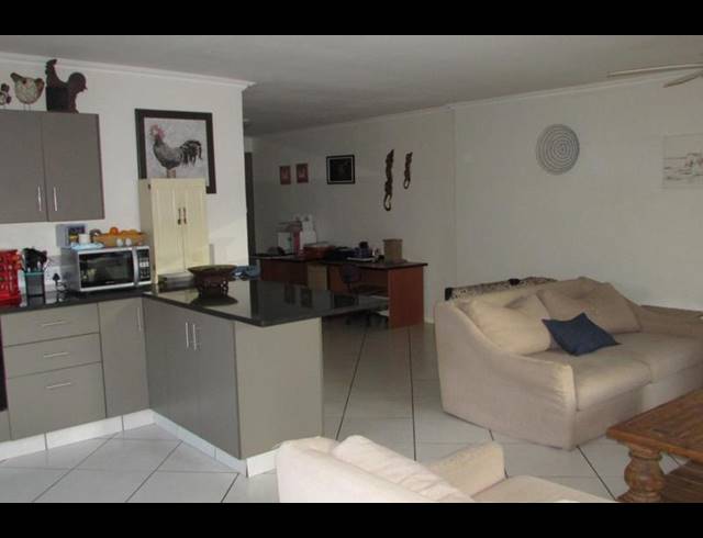 6 BEDROOM HOUSE FOR SALE IN WHITE RIVER CENTRAL